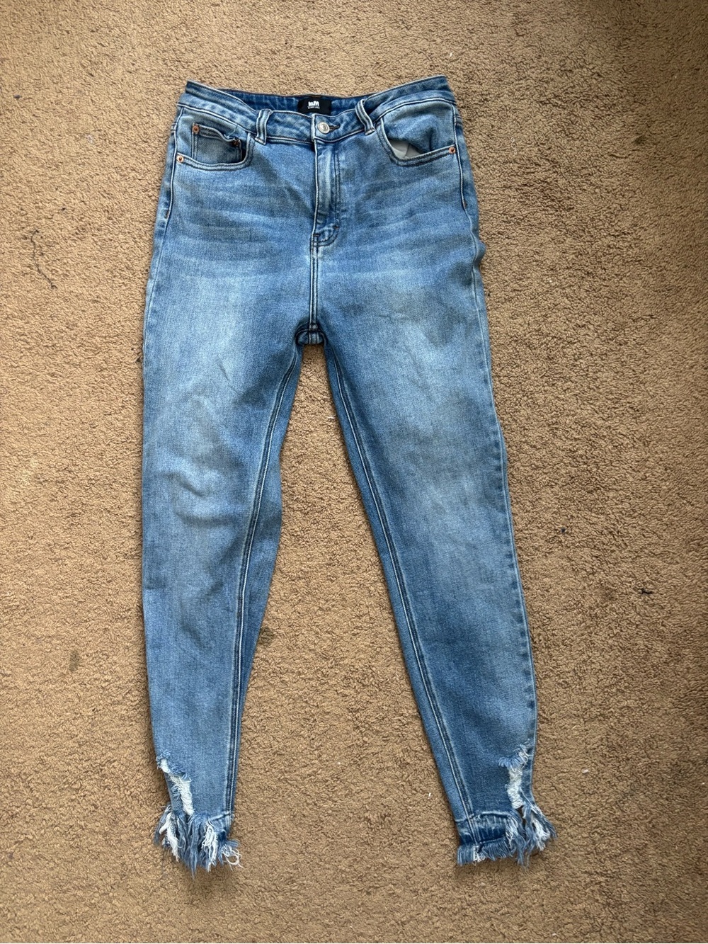 High-Rise Frayed Hem Ankle Jeans in Blue